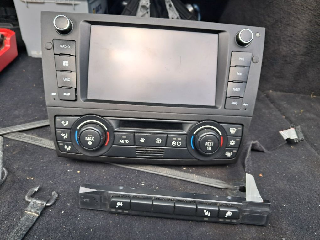 Wzmacniacz radia i zmieniarką bmw e90 2005r