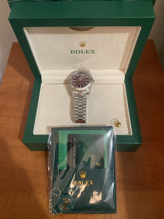 Rolex Day-Date 41mm Cherry Red Dial *NOVO*