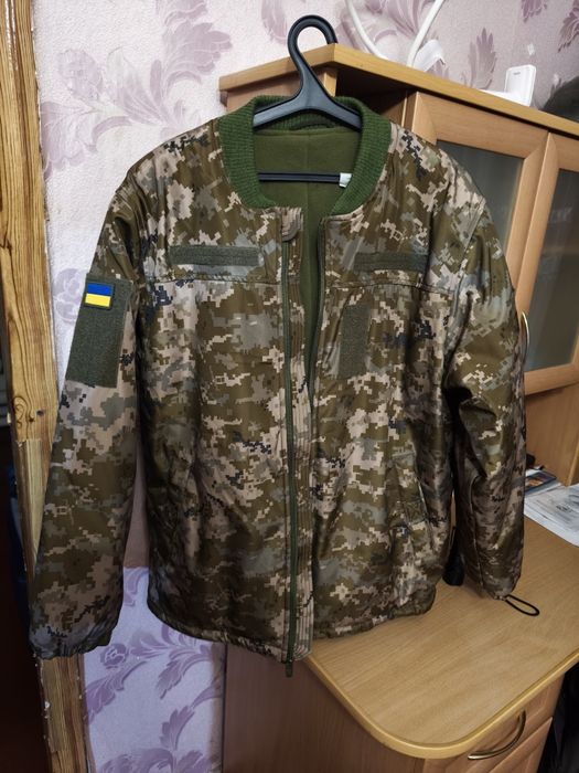 Продам куртку бомбер.