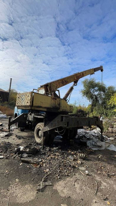 Кран автомобильный на МАЗЕ