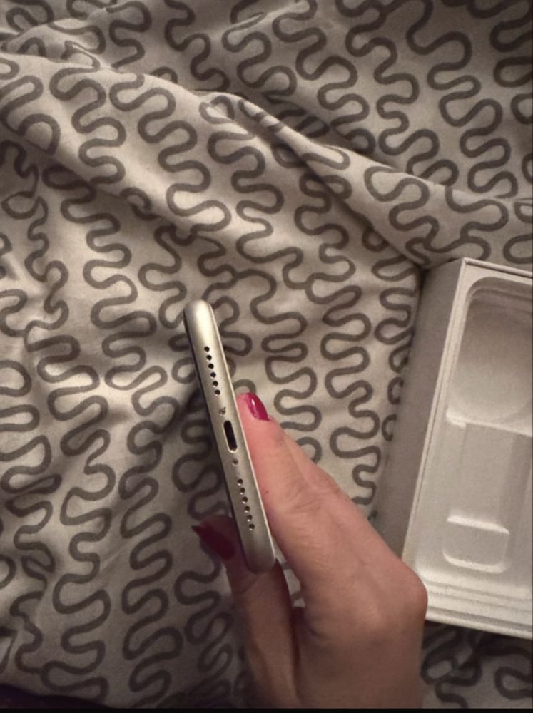 Iphone 11 branco em muito bom estado