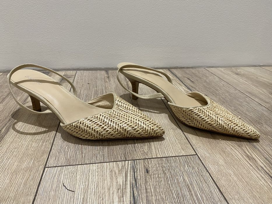 Buty typu slingback
