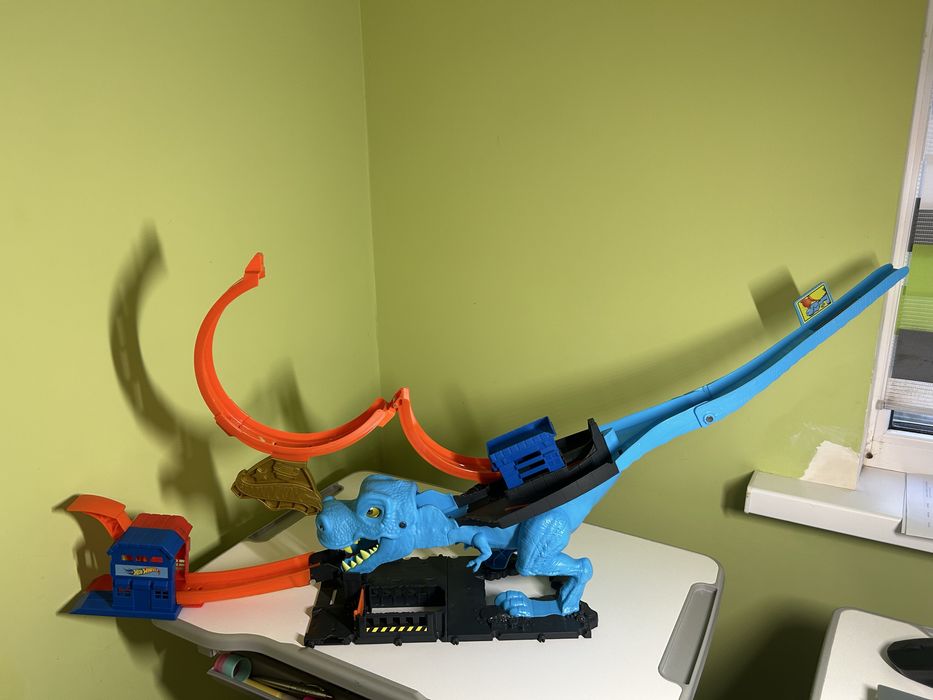 Трек hot wheels динозавр.