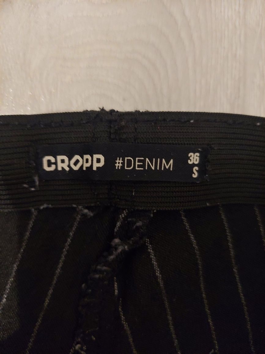 Czarne spodnie z wysokim stanem - Cropp