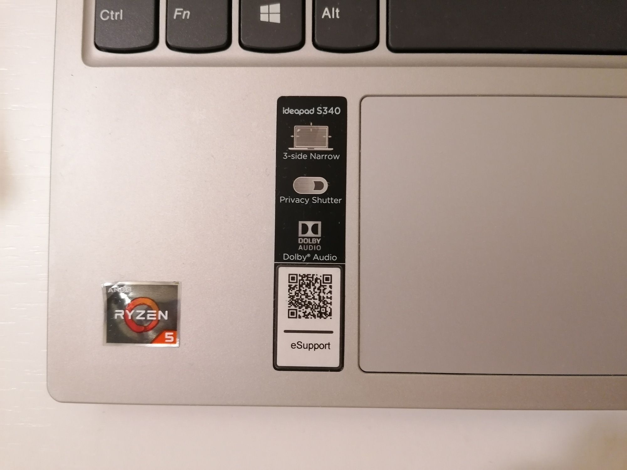 Sprzedam laptop lenovo praktycznie nowy