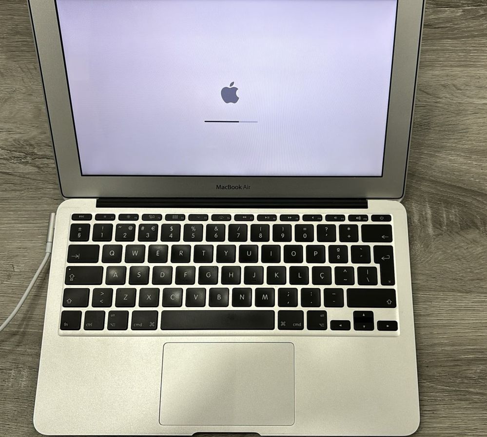 MacBook Air 11”  128GB  2011