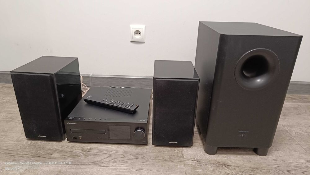 Odtwarzacz sieciowy, wieża Hi FI, Pioneer  HM 76 D