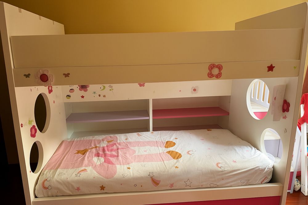 Beliche infantil de dois pisos