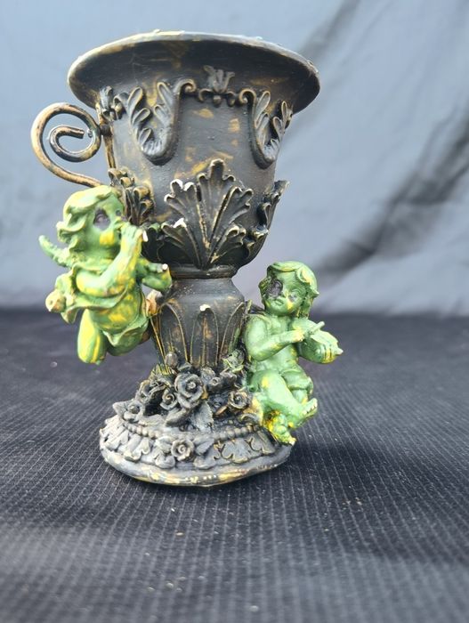 Małe poidełko dla ptaków