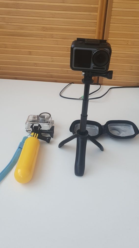 Dji osmo action экшин камера 4K , батарея 2шт, кейс 45м, монопод