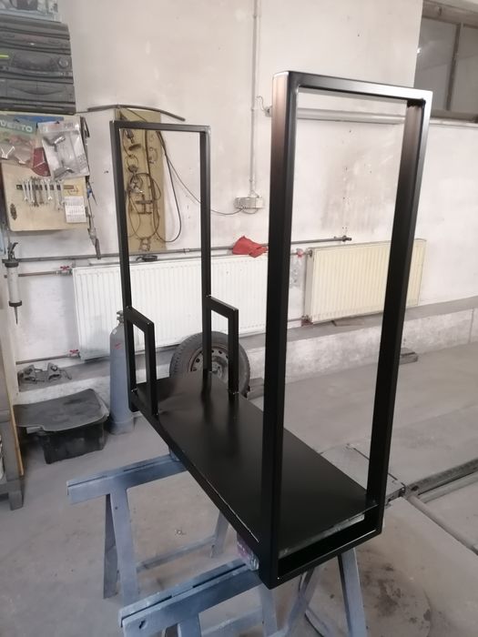 Stojak na drewno kominkowe