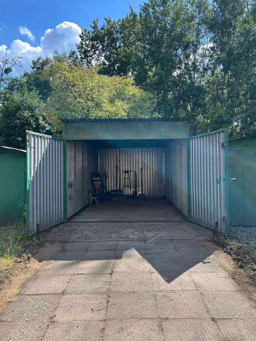 Garaż blaszano-murowany