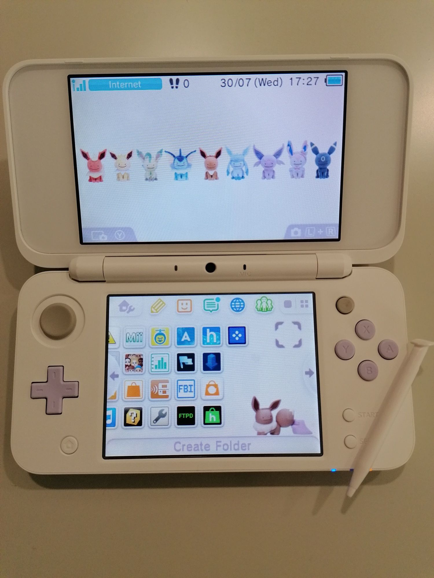 Nintendo New 2DS XL Versão limitada Tomodachi Life com Homebrew 64GB