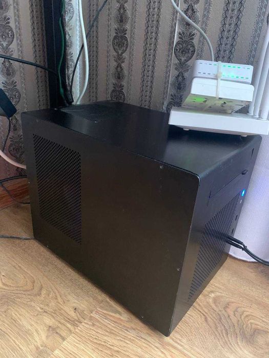 Продам ПК игровой , в мини формате очень удобно i7 GTX1060 6GB 16озу