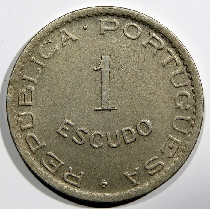 Moçambique Portugues 1 Escudo 1950 "Escassa" Bela.