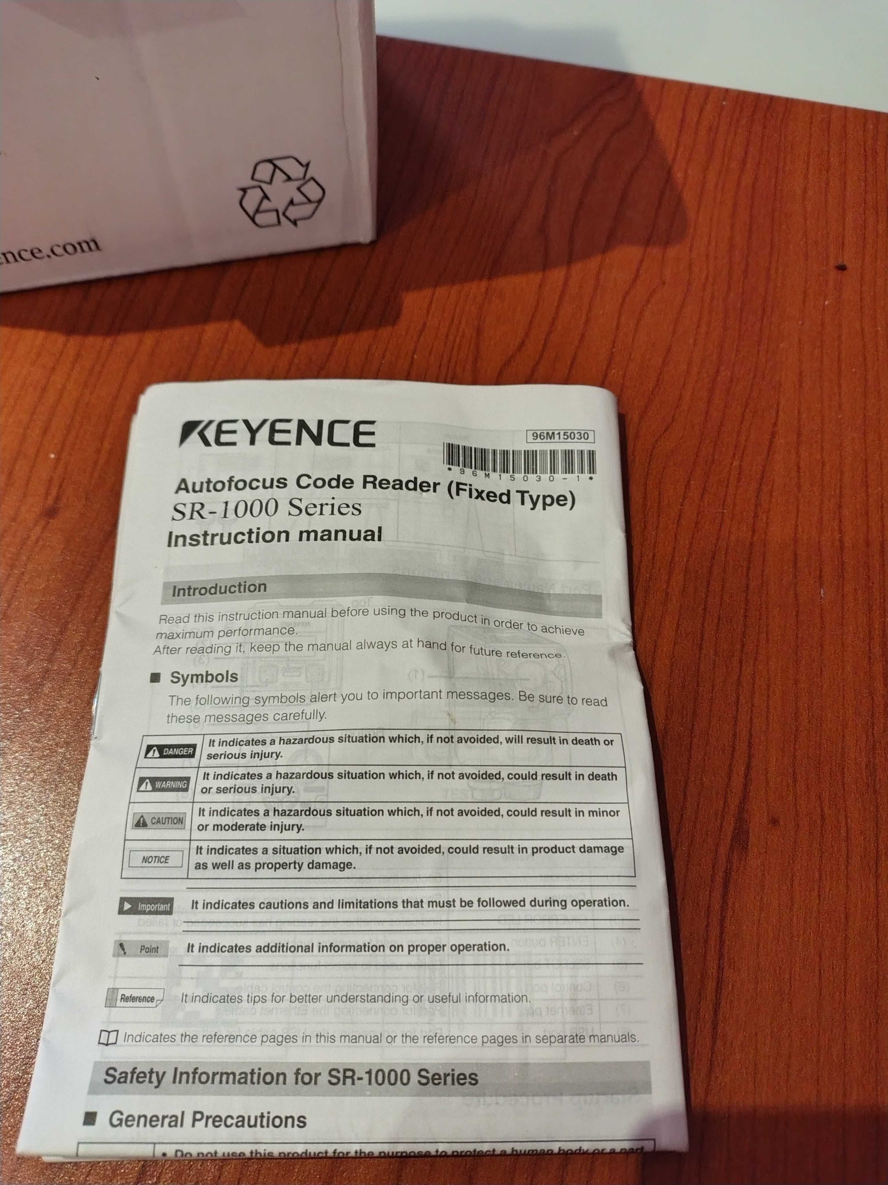 Czytnik kodów QR Keyence SR-1000