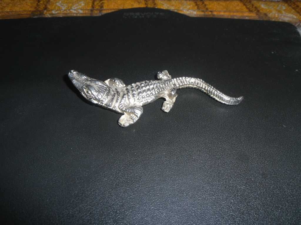 Миниатюра из металла крокодил литье