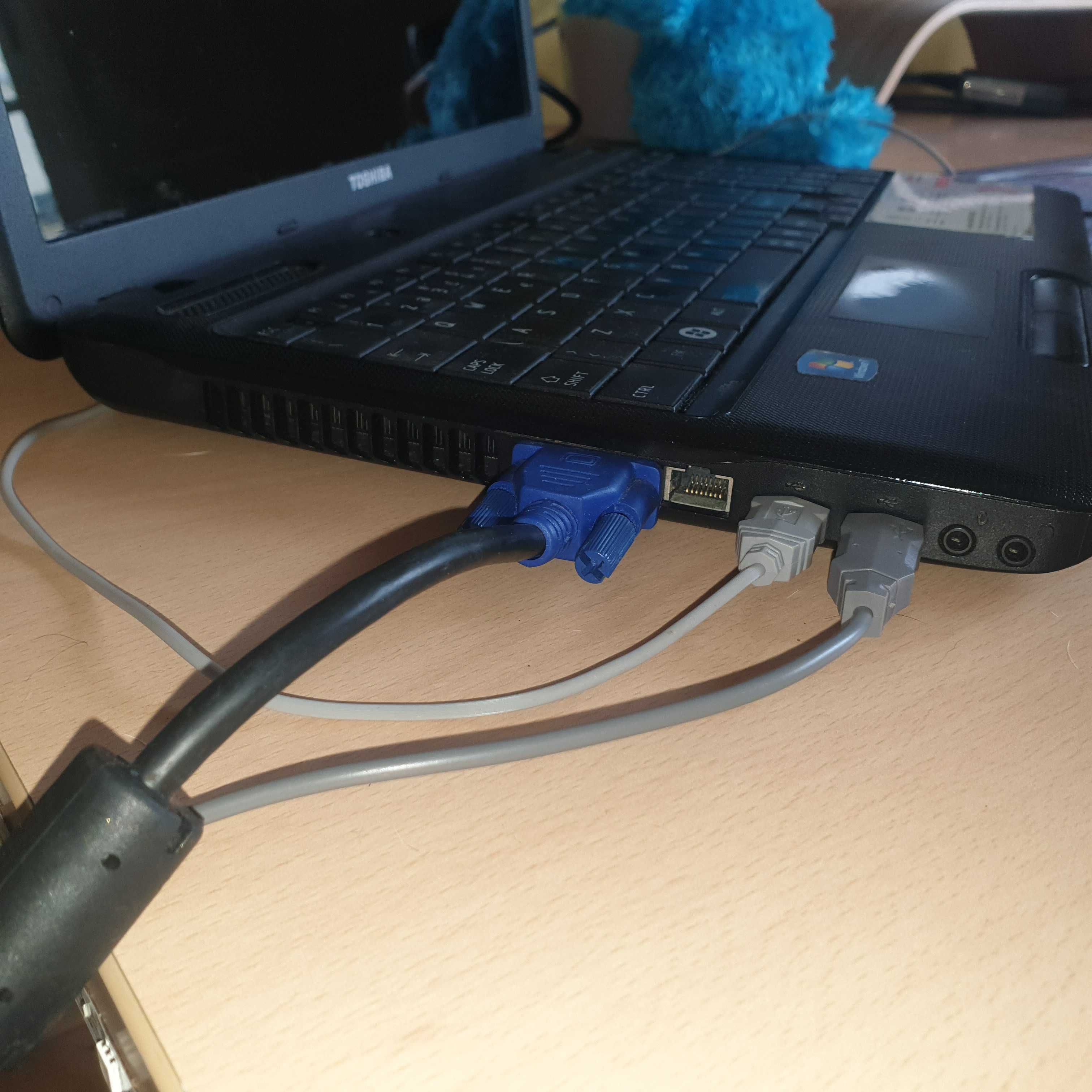 Toshiba Satellite C660D - Vendo 100€ (Incl. Portátil + Rato USB)
