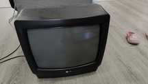Televisão antiga pequena