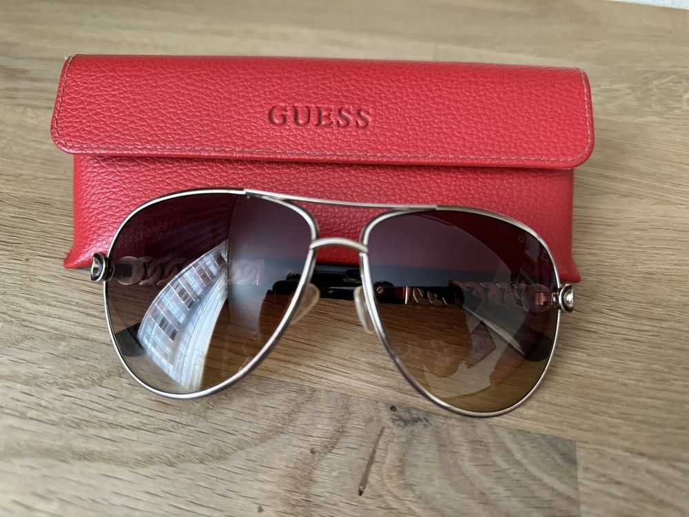 Сонцезахисні окуляри Guess