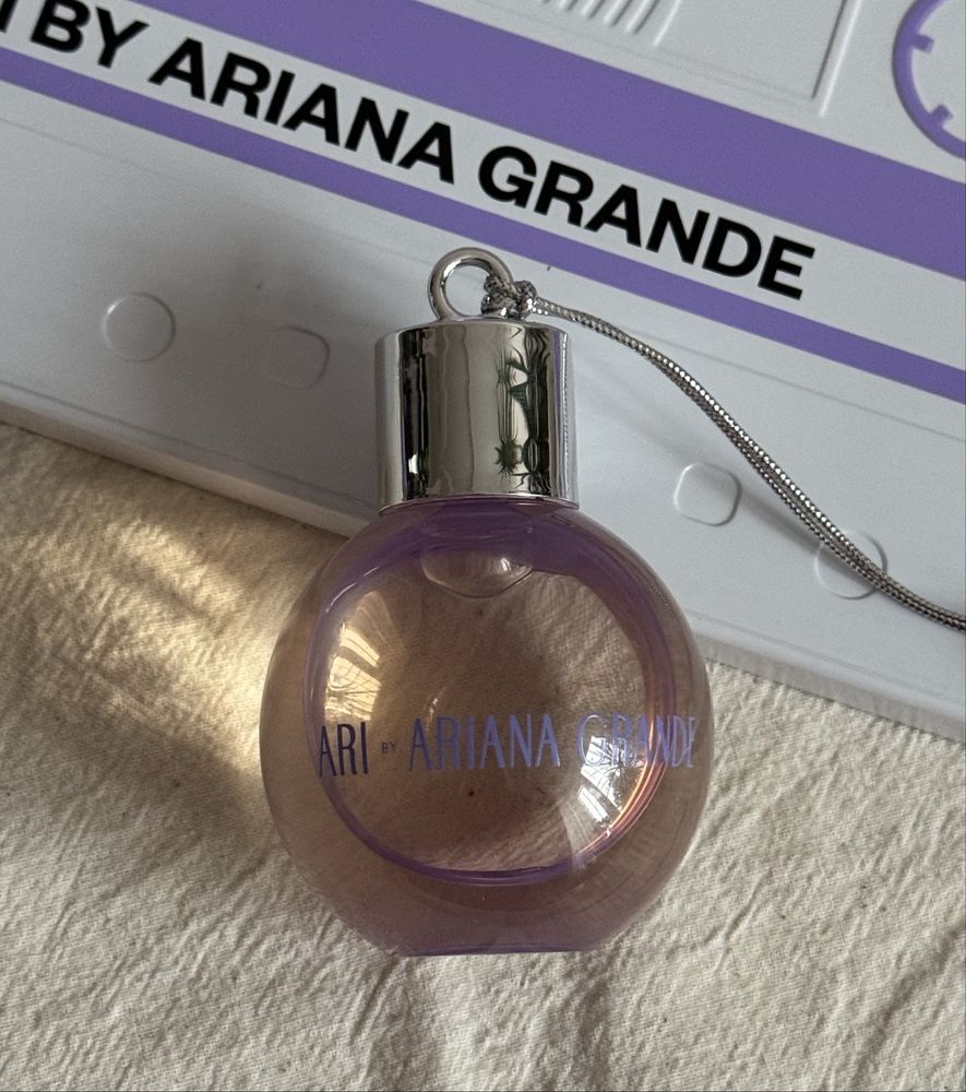 ariana grande by ari