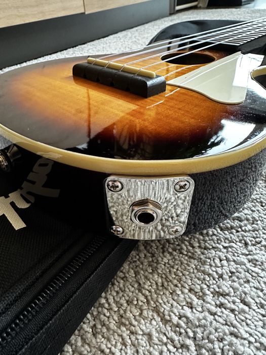 Укулеле Epiphone Les Paul Vintage Sunburst з підключенням