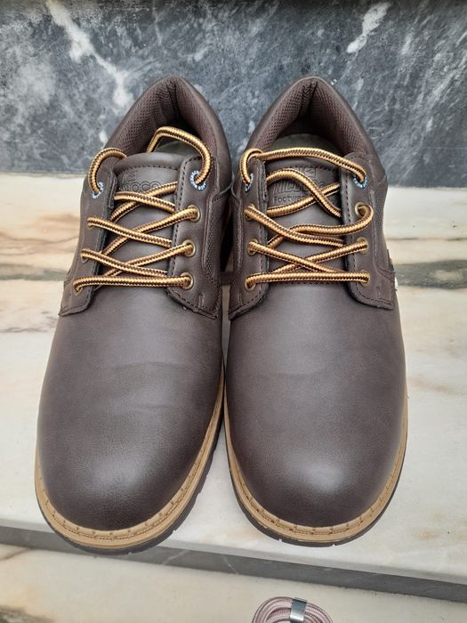 Sapatos/botas novos