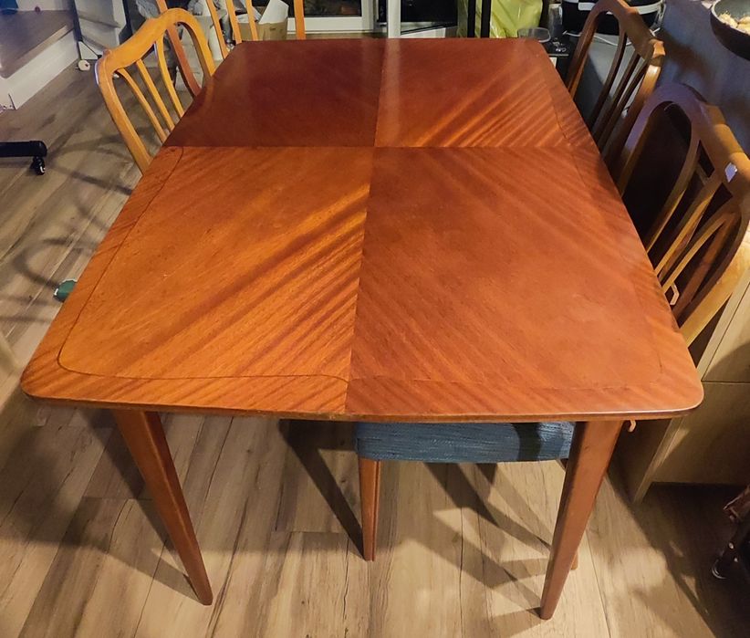 Drewniany stół styl szwedzki