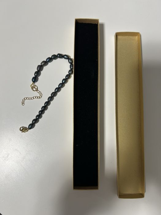 Bransoletka z czarnych naturalnych pereł złote zapięcie