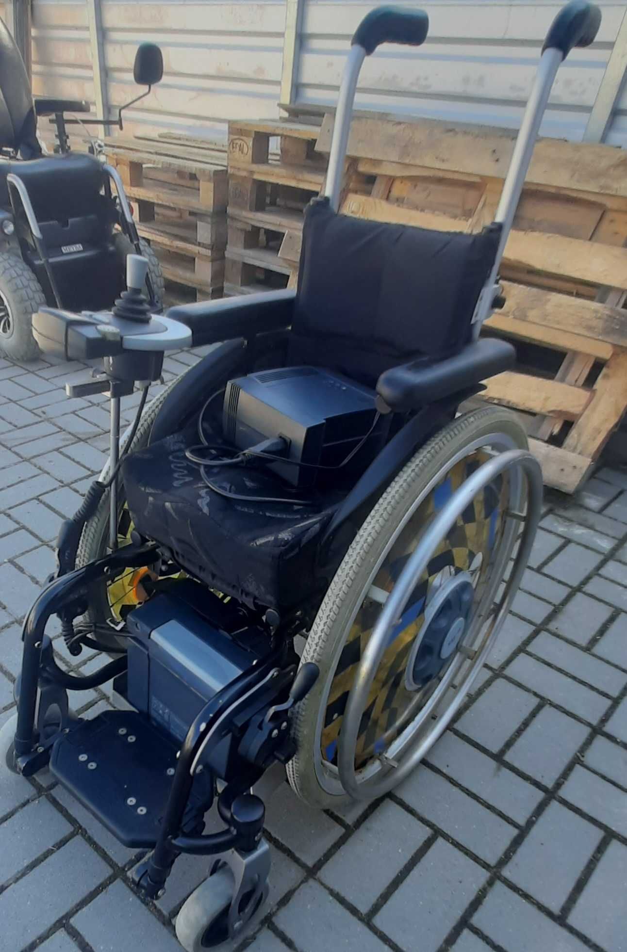 Wózek inwalidzki dla dzieci z napędem elektrycznym różne rozmiary