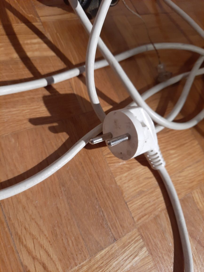 Lampa na ścianę do powieszenia