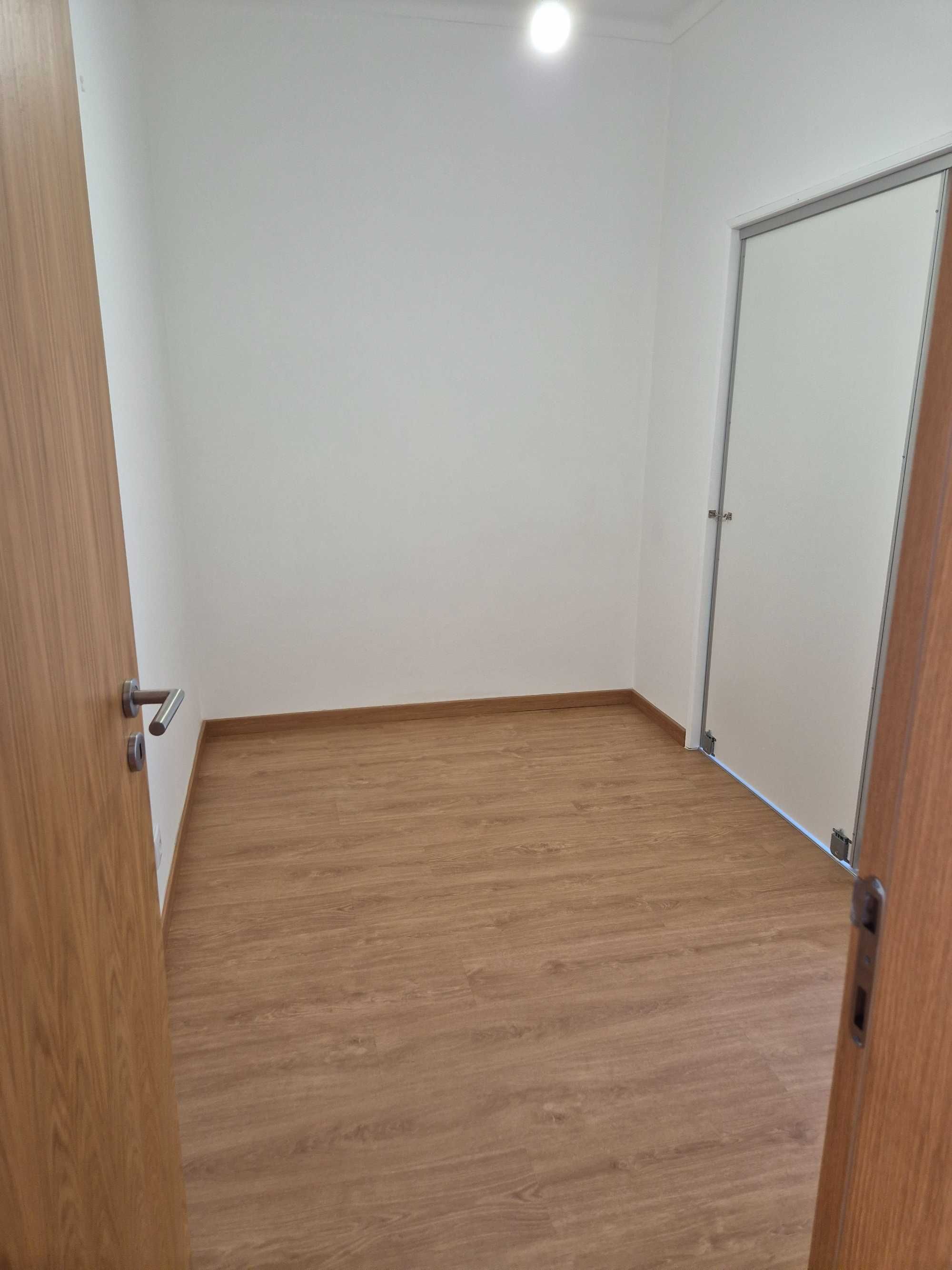 Arrenda-se apartamento T2 +1