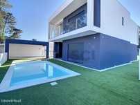 Moradia T4 Nova Azeitão Isolada com Garagem e Piscina
