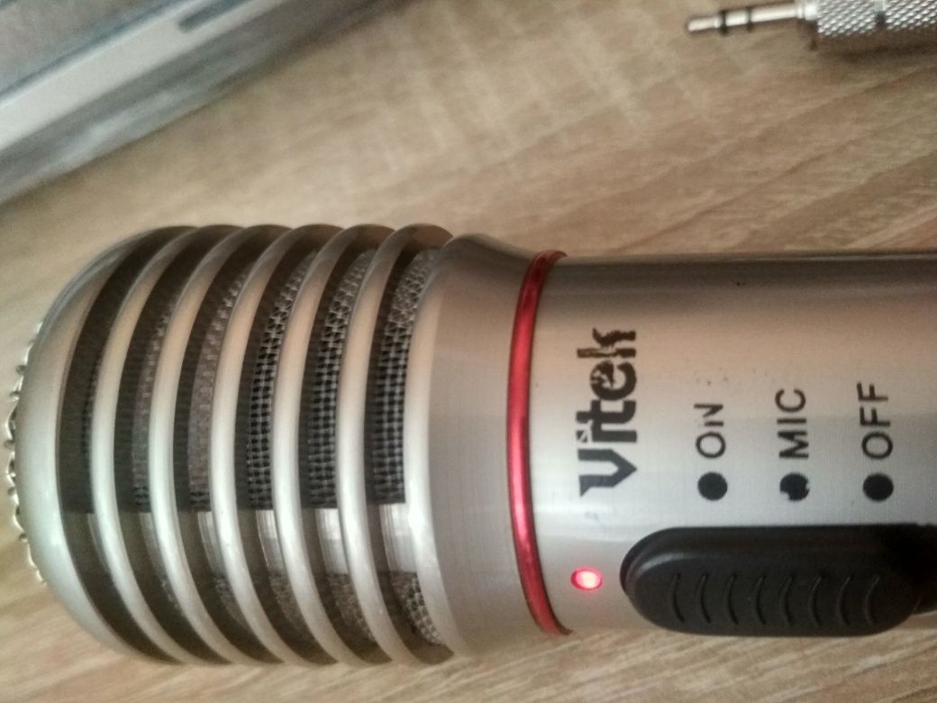 Микрофон Vitek на батарейках