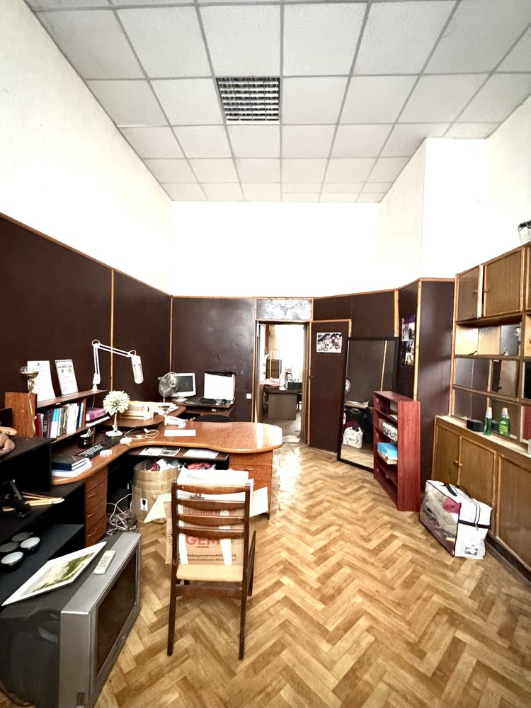 Продам комерційне торгове приміщення, 141,6 м.кв, фасад,