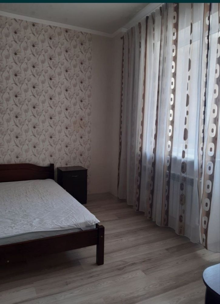 Двоспальне ліжко з матрасом