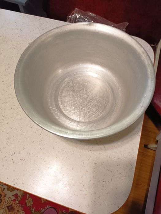 Продам алюминиевую миску