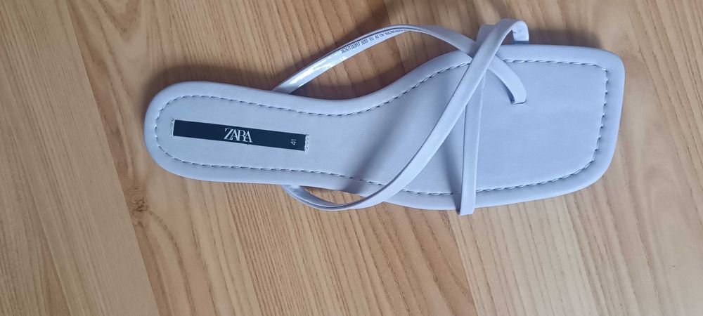 Spredam nowe klapki Zara 41 r.
