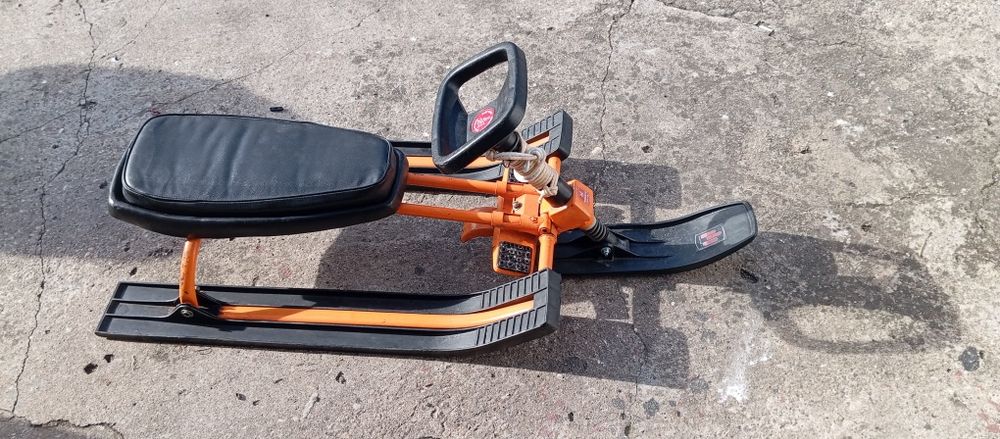 Nartosanki z kierownicą i hamulcem