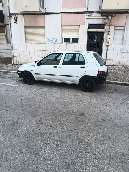 Renault clio night and day