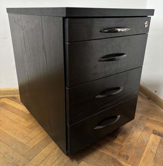 Biurko z kontenerkiem gratis fotel skórzany