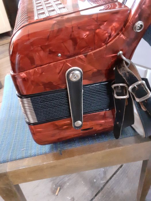 Akordeon Hohner 72 bas