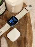 Nowy Apple Watch Series 9 41 mm GPS – Srebrny z kremowym paskiem