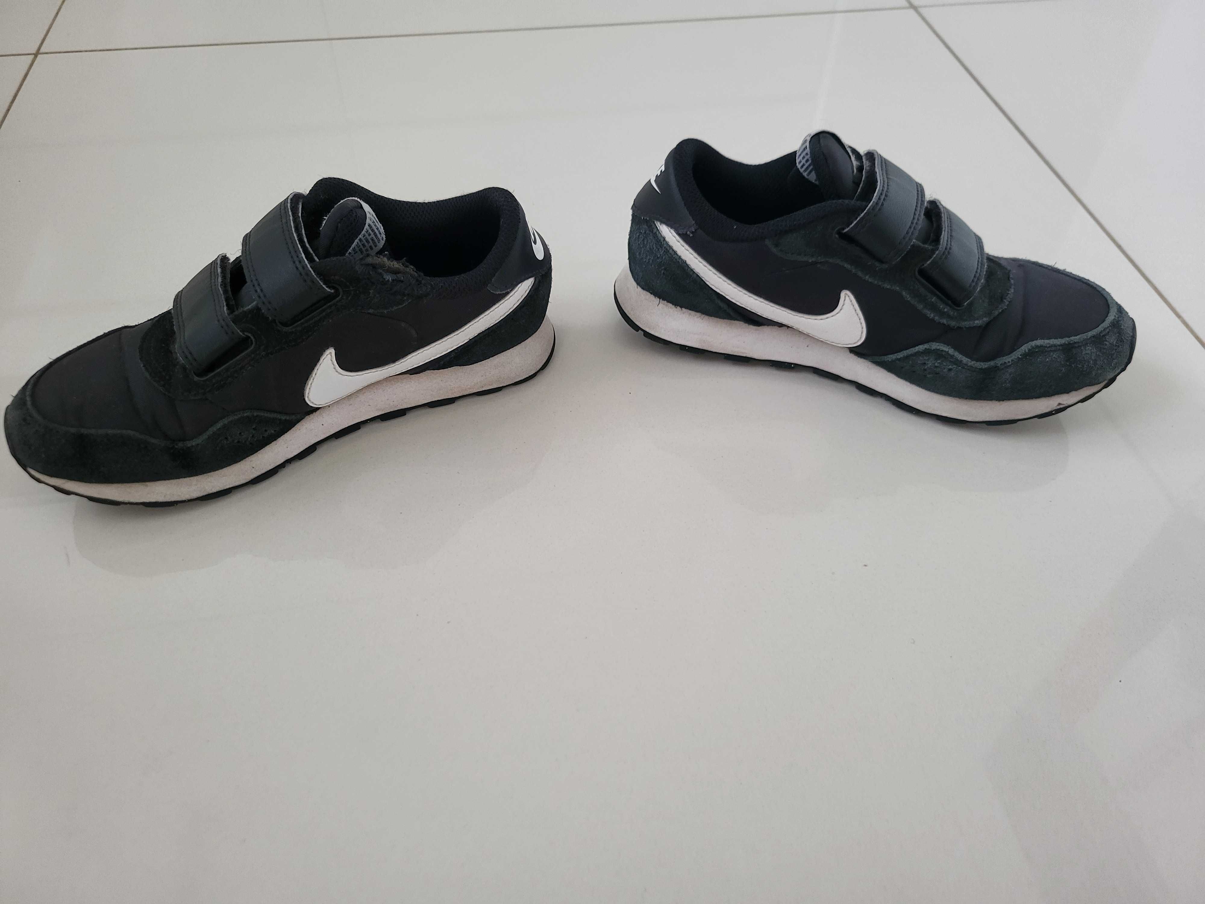 Buty sportowe chłopięce Nike na rzepy, roz. 32