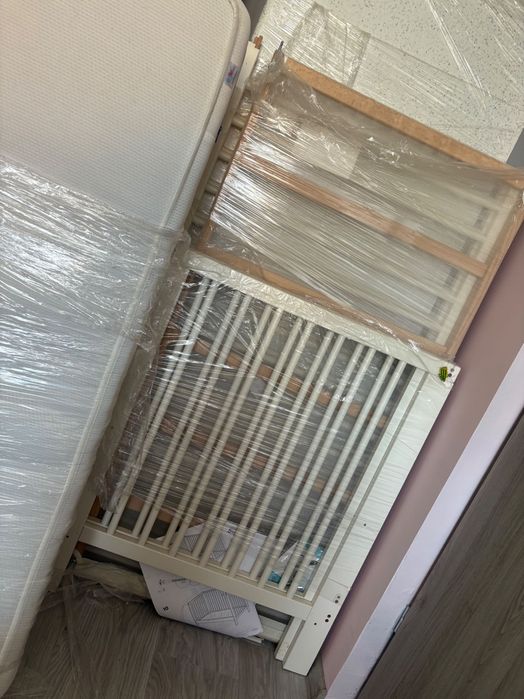 Łóżeczko niemowlęce z materacem