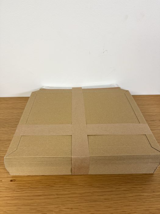 58un Envelopes de cartão castanho 21,5cm x 27cm