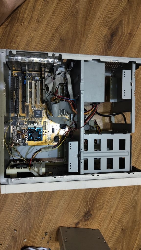 Retro pc Pentium 100 MHz grafika S3 bez dysku