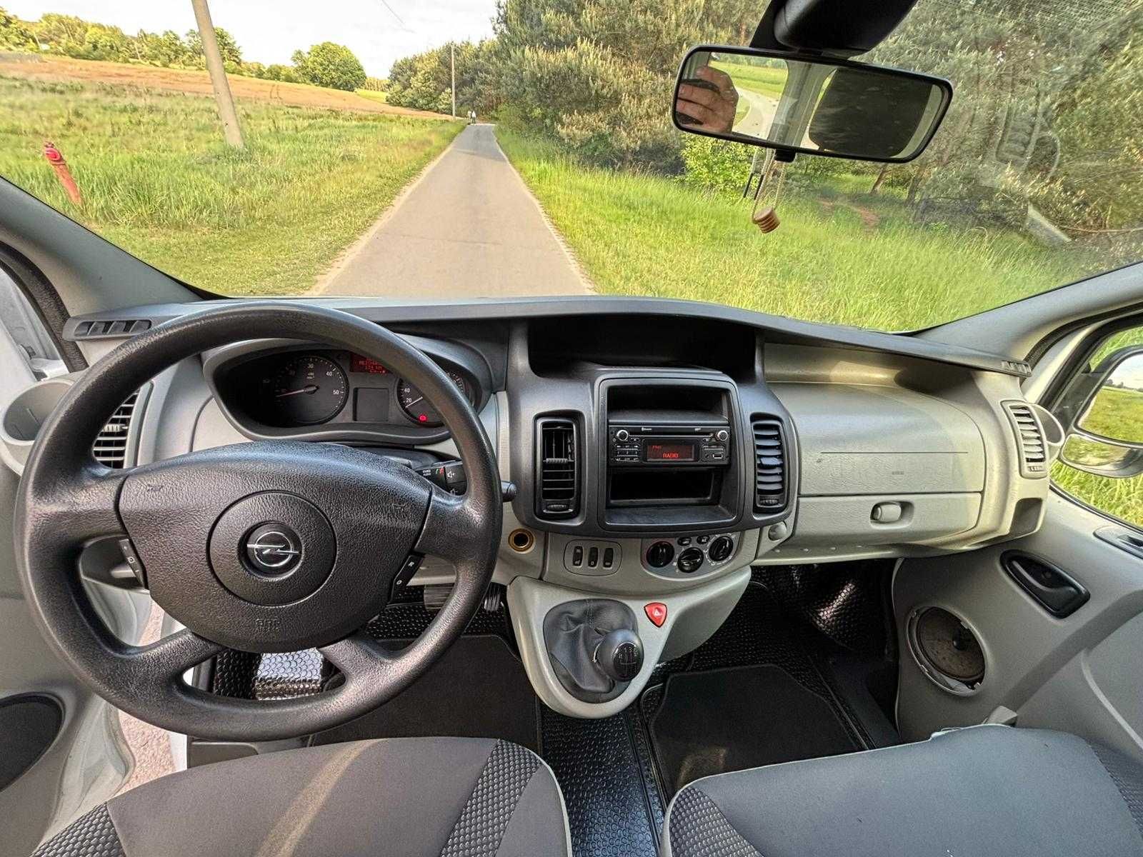 opel vivaro 2.0 cdti 2014r klima sprawna ,hak .tempomat