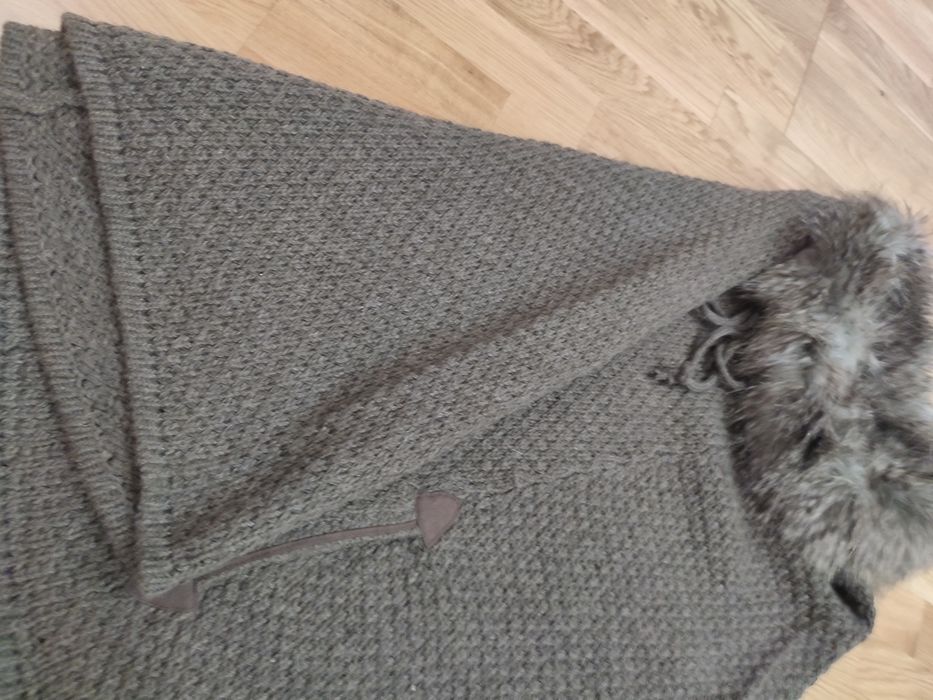 НОВЕ Пончо Colins