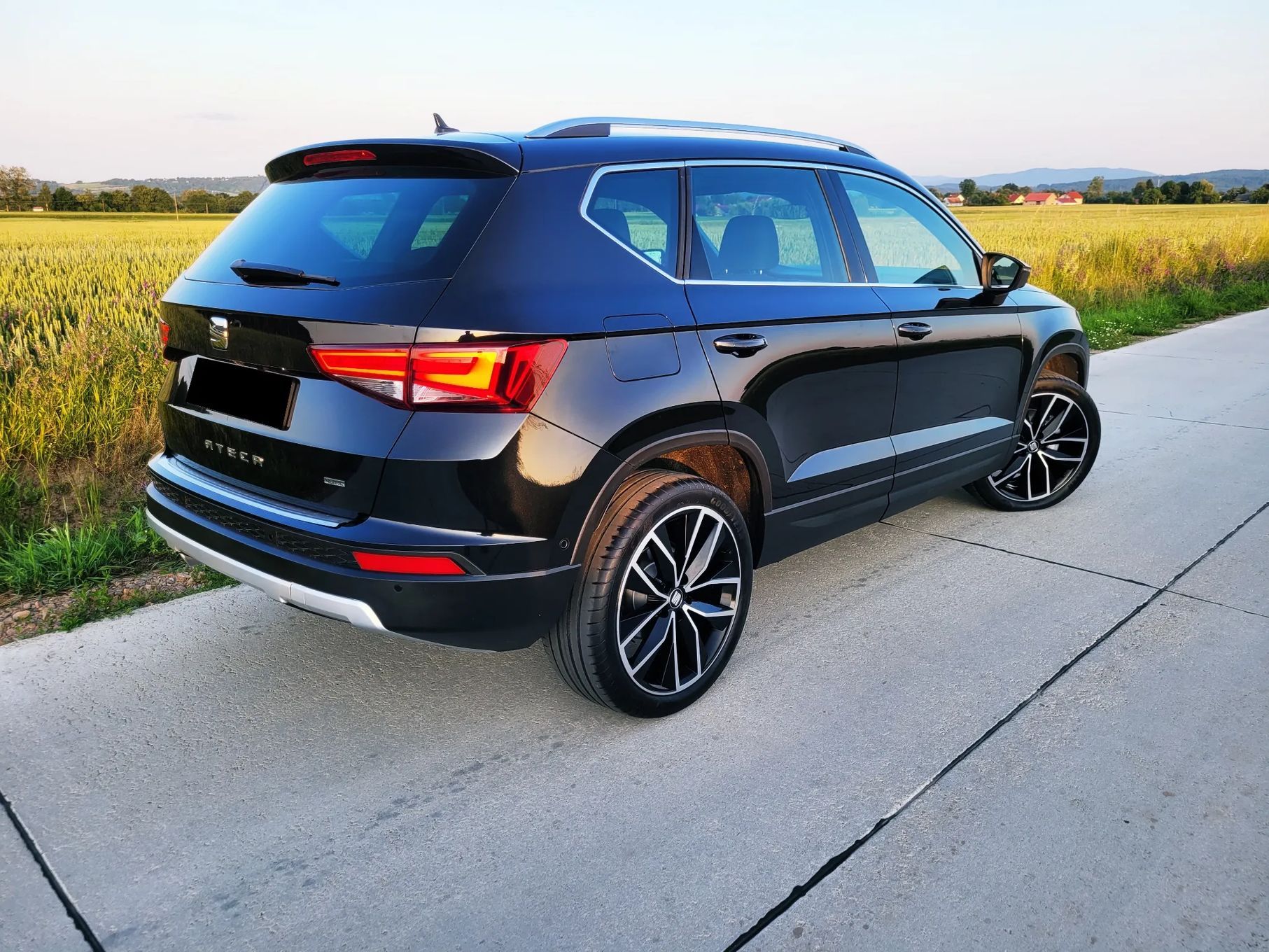 Seat Ateca Radar_Full-Led_Alcantara_KeylesGo_8xAlufelgi-100%Org.Lakier-Udok.km !!